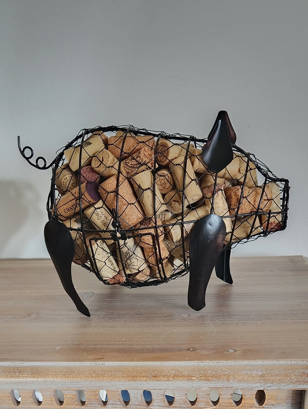 Rustic Wire Pig Cork Holder With Corks🍷 Farmhouse Kitchen Decor, Bar Wine Cage